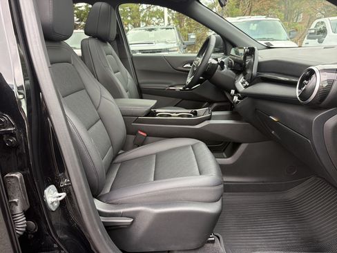 Used 2025 Chevrolet Equinox LT w/ Convenience Package II FWD image 35