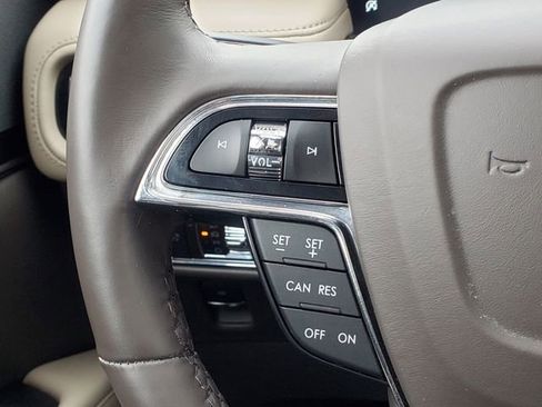 Certified 2022 Lincoln Nautilus Reserve image 16