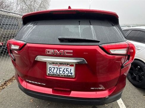 Used 2022 GMC Terrain SLE image 4