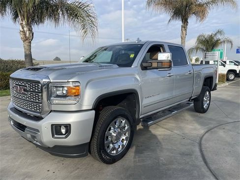 Used 2019 GMC Sierra 2500 Denali w/ Duramax Plus Package image 4