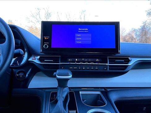 Used 2025 Toyota Sienna XLE image 36