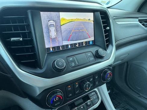 Used 2021 GMC Acadia SLT w/ Technology Package FWD image 9