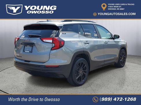 Used 2023 GMC Terrain SLE w/ Driver Convenience Package FWD image 3