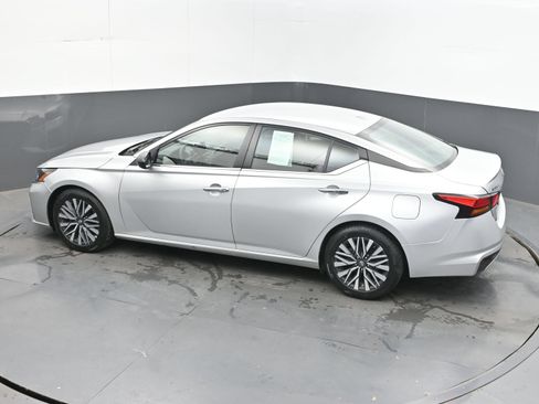 Used 2024 Nissan Altima 2.5 SV FWD image 34