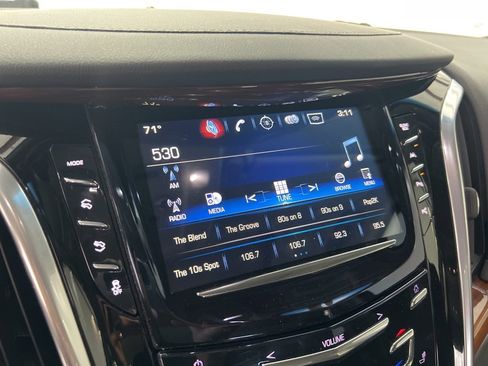 Used 2019 Cadillac Escalade Luxury image 13