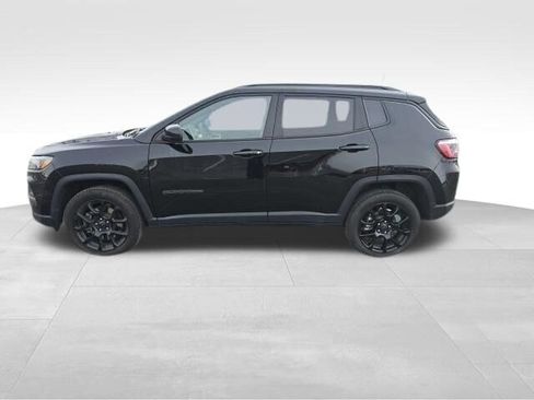 Used 2025 Jeep Compass Latitude w/ Altitude Special Edition AWD/4WD image 2