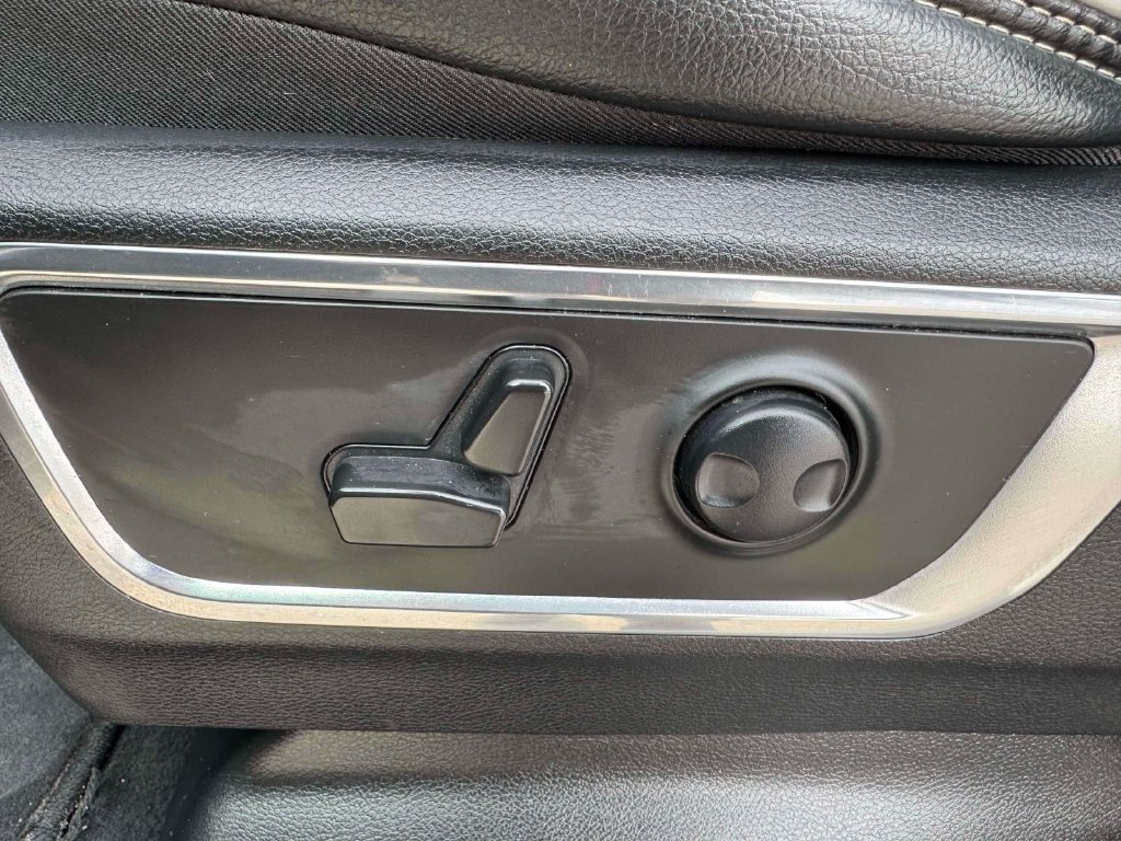 Used 2025 RAM 1500 Laramie AWD/4WD image 17