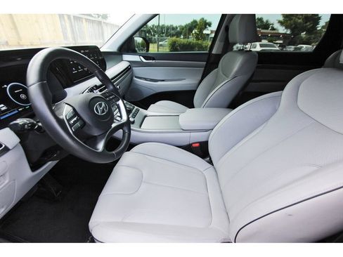 Used 2024 Hyundai Palisade SEL w/ Premium Package FWD image 16