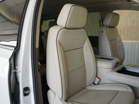 Used 2021 GMC Yukon Denali w/ Denali Premium Package AWD/4WD image 29