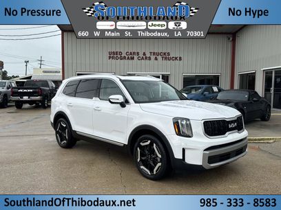 Used 2023 Kia Telluride EX w/ EX Captain's Chair Package