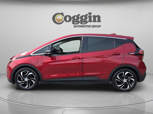 Certified 2023 Chevrolet Bolt LT w/ Infotainment Package FWD image 2