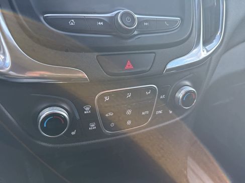 Used 2020 Chevrolet Equinox LT w/ Driver Convenience Package image 24