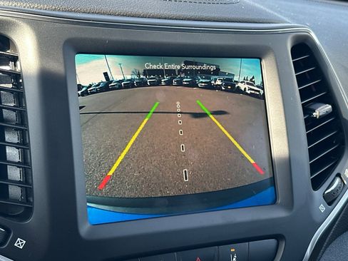 Used 2023 Jeep Cherokee Altitude Lux w/ Lux Elite Package image 20