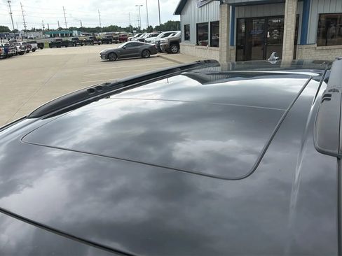 Used 2018 Chrysler Pacifica Limited w/ Advanced Safetytec Group FWD image 30