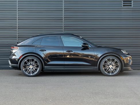 New 2026 Porsche Macan 4 Electric image 9