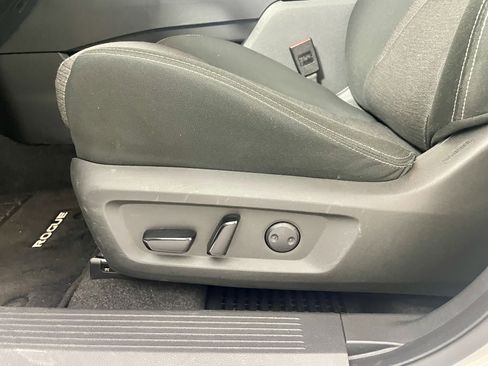 Used 2022 Nissan Rogue SV image 16