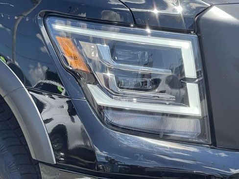 Used 2024 Nissan Titan PRO-4X w/ Pro-4x Convenience Package AWD/4WD image 8