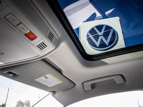 New 2026 Volkswagen Taos SE FWD image 2