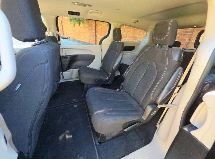 Used 2024 Chrysler Voyager LX FWD image 8