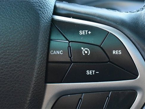 Used 2020 Jeep Grand Cherokee Altitude image 28