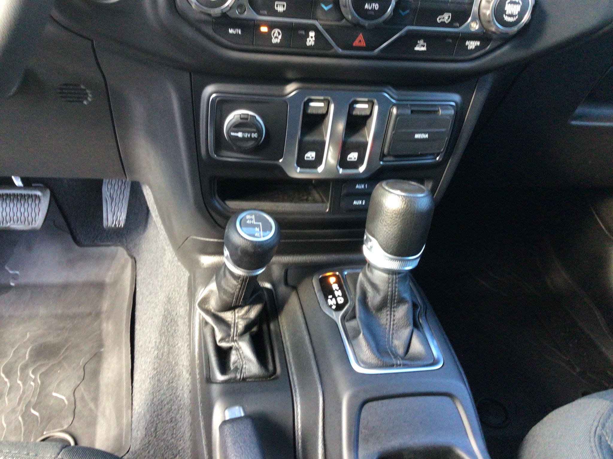 Used 2023 Jeep Wrangler Sport AWD/4WD image 10