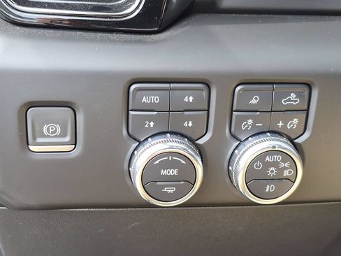 Used 2023 GMC Sierra 1500 AT4X AWD/4WD image 10