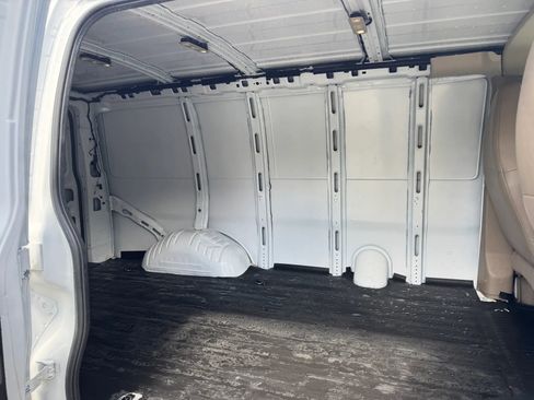 Used 2018 Chevrolet Express 2500 w/ Driver Convenience Package image 28