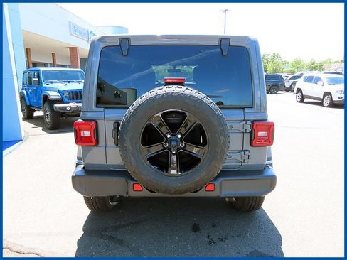 Used 2023 Jeep Wrangler Unlimited Sahara AWD/4WD image 6