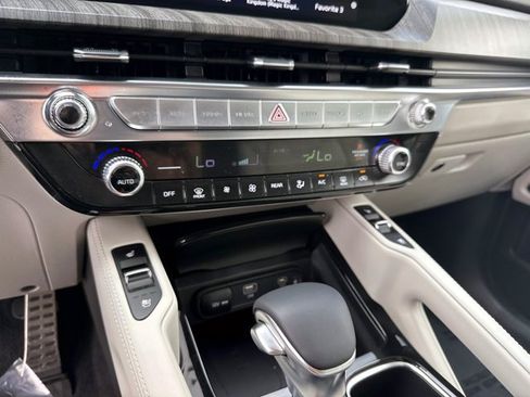 Used 2024 Kia Telluride SX w/ Towing Package FWD image 28