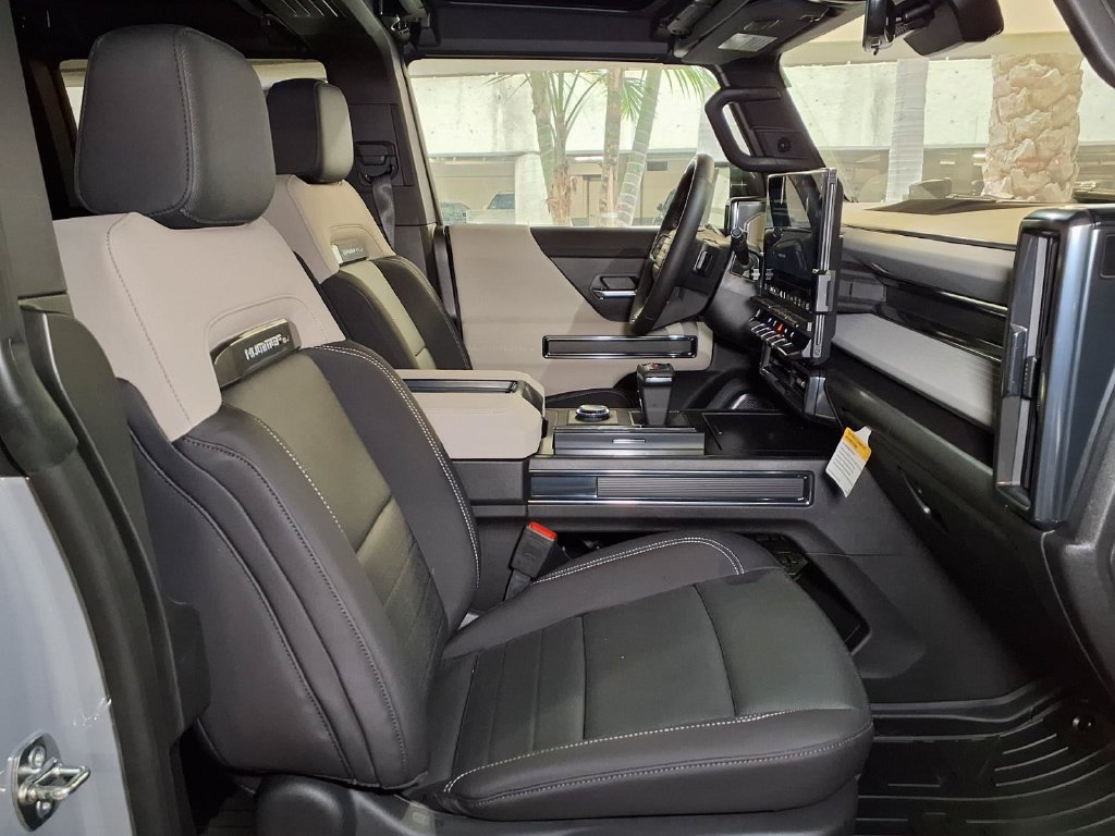 Used 2026 GMC Hummer EV SUV w/ LPO, Illumination Package AWD/4WD image 6