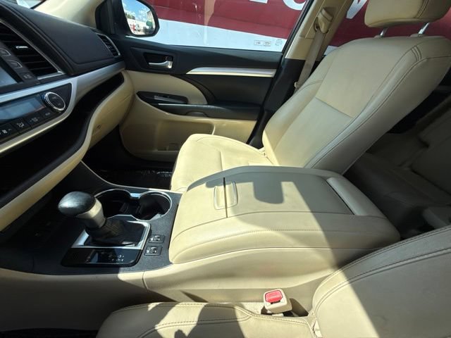 Used 2018 Toyota Highlander XLE FWD image 12