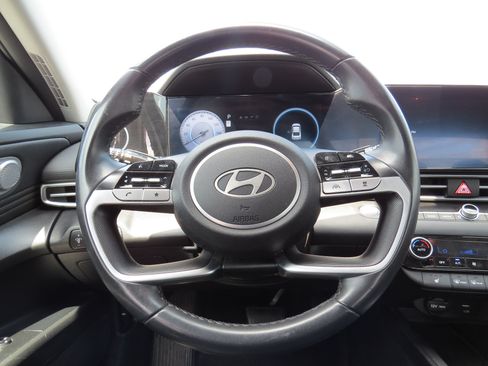 Used 2024 Hyundai Elantra Limited FWD image 17