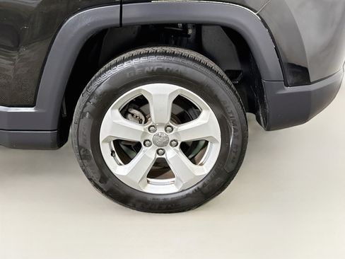 Used 2018 Jeep Compass Latitude w/ Popular Equipment Group AWD/4WD image 25