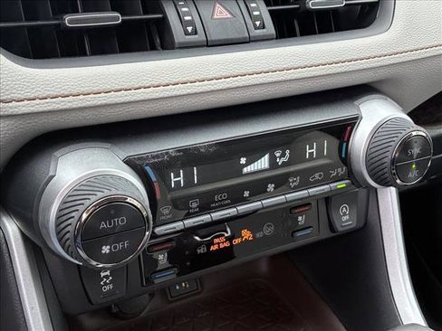 Used 2025 Toyota RAV4 Limited image 19