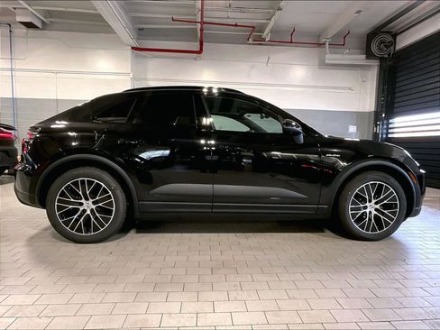 New 2026 Porsche Macan 4 Electric AWD/4WD image 6