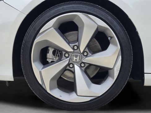 Used 2018 Honda Accord Touring image 32