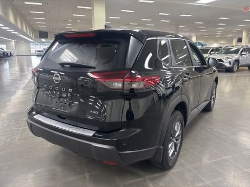Used 2024 Nissan Rogue S image 7