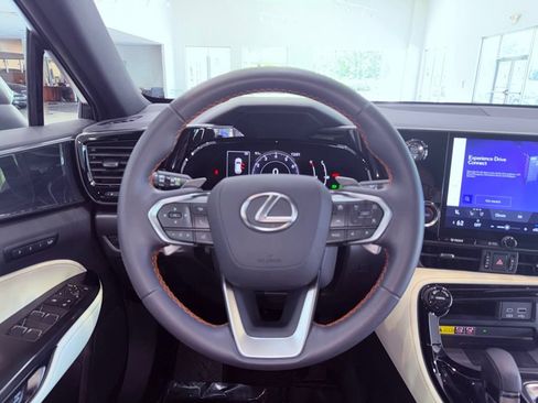 Used 2024 Lexus NX 250 FWD image 18