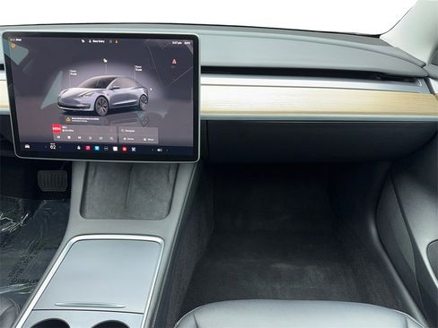 Used 2023 Tesla Model 3 Standard Range image 19