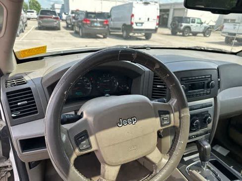 Used 2006 Jeep Grand Cherokee Laredo AWD/4WD image 8