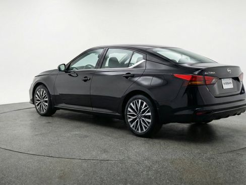 Used 2025 Nissan Altima 2.5 SV image 6