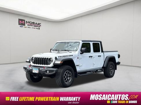 Used 2024 Jeep Gladiator Rubicon w/ Technology Group AWD/4WD image 3