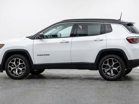 Used 2025 Jeep Compass Limited image 5
