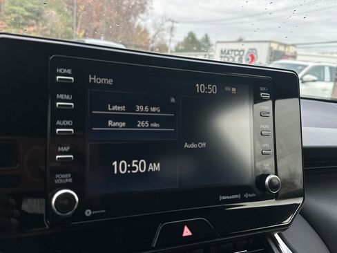 Used 2021 Toyota Venza LE image 9