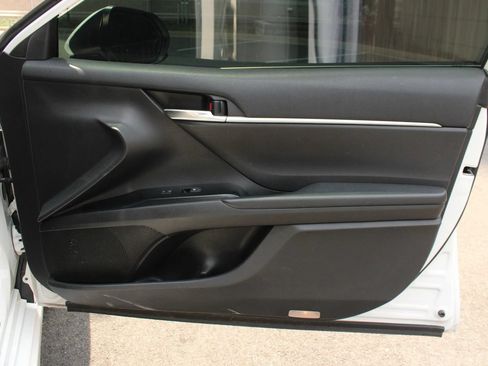 Used 2019 Toyota Camry SE FWD image 21