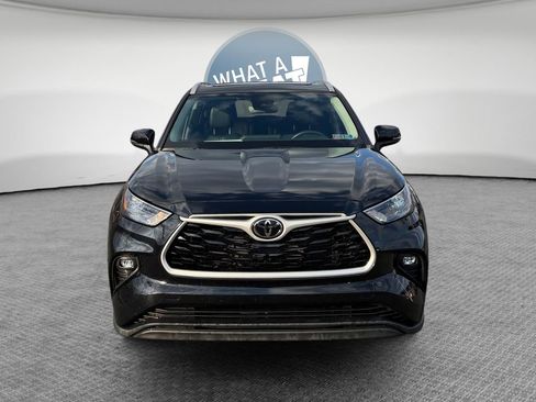 Used 2023 Toyota Highlander XLE image 9