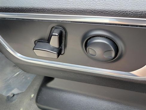 Used 2024 RAM 1500 Laramie AWD/4WD image 18