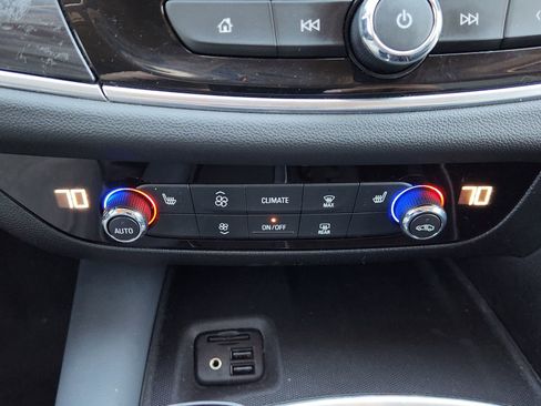 Used 2021 Buick Enclave Essence w/ Sound and Sites Package image 22