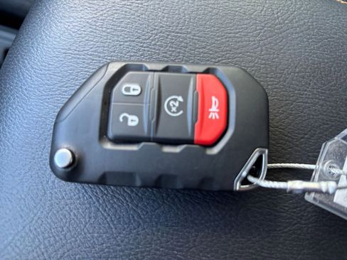 Used 2025 Jeep Wrangler Unlimited Sahara AWD/4WD image 21