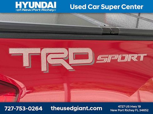 Used 2017 Toyota Tacoma TRD Sport w/ Tow Package RWD image 13